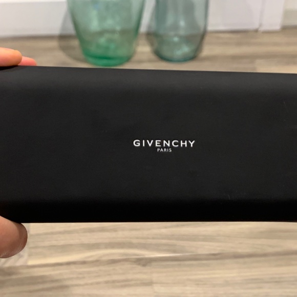 Givenchy sunglasses - Picture 4 of 4
